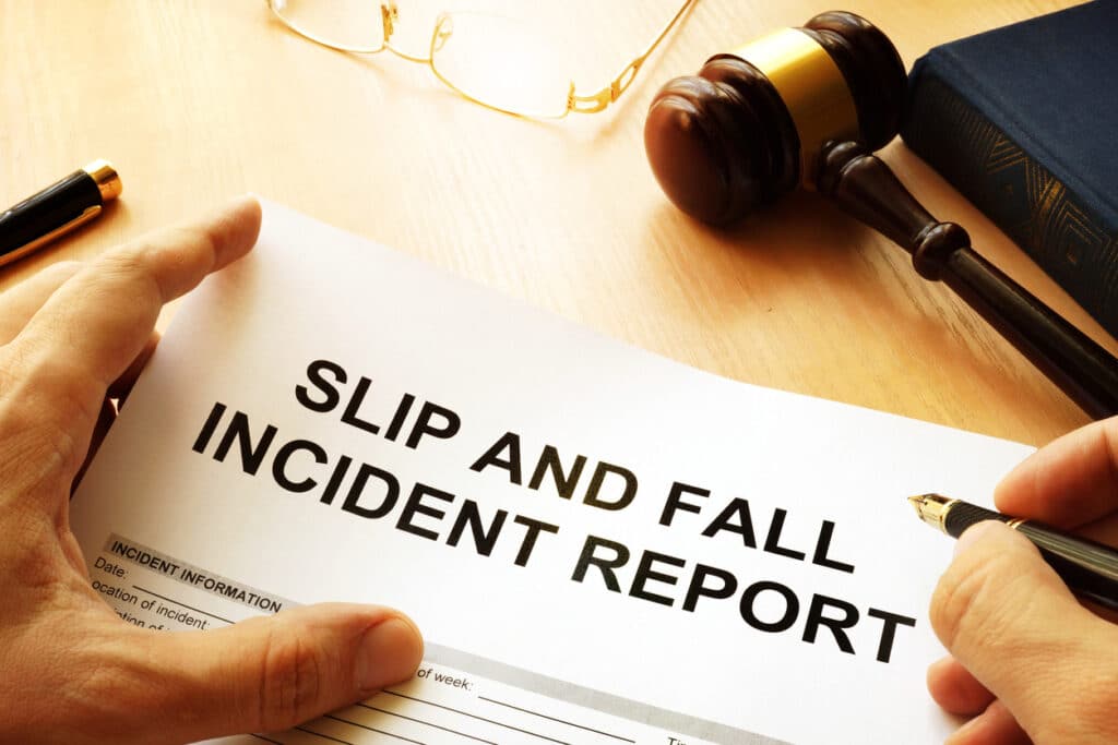 Slip and fall injury report in personal injury case